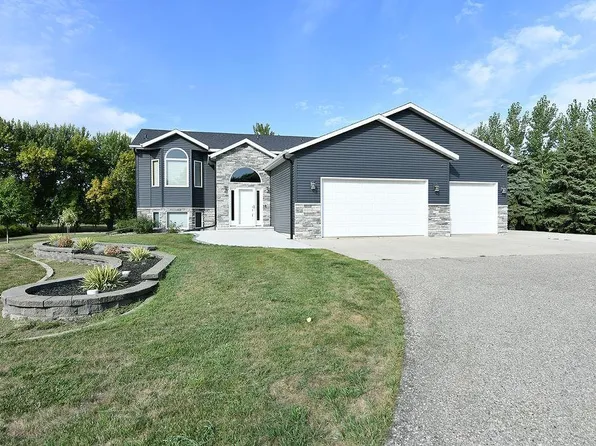 8018 Aquarius Dr, Fargo, ND 58104
