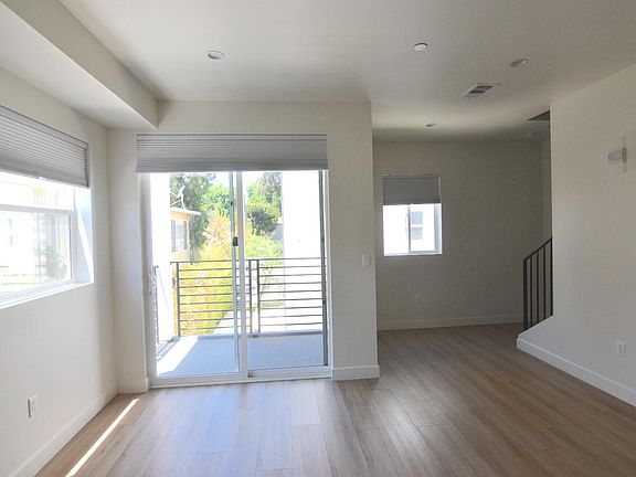 4th image of 4510 Fulton Ave #4510