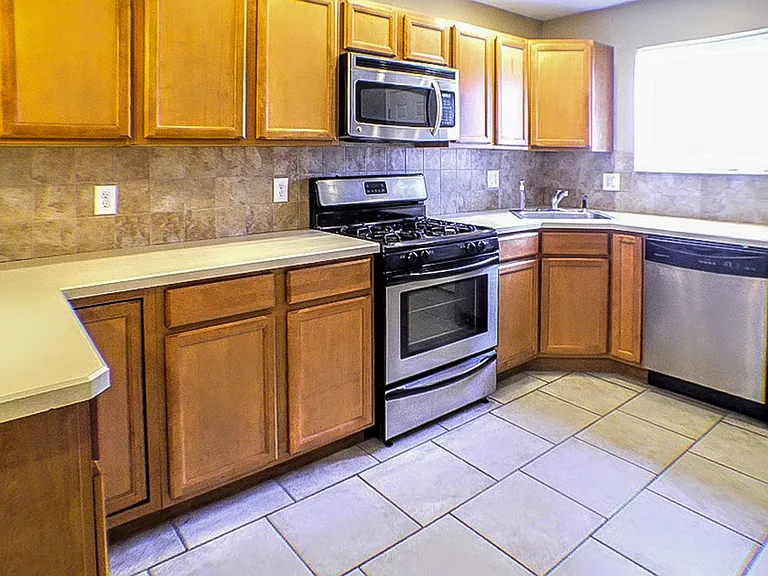 2346 Gerritt St — Photo 4