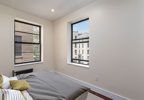 5th image of 921 Washington Ave #830