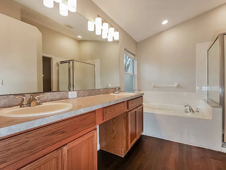 812 Lesa Glen Pl — Photo 11