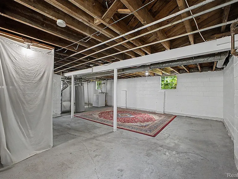 1301 E Muir Ave — Photo 26