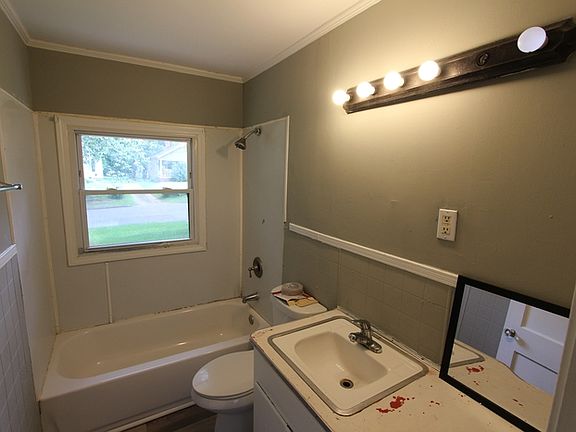 4th image of 725 Lucas St #725