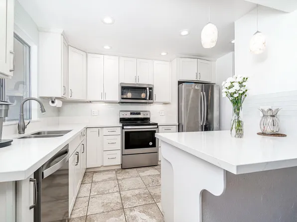 265 Kawaihae St, Honolulu, HI 96825