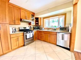 22 McLoughlin St, Glen Cove, NY 11542