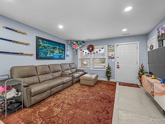 3rd image of 4007 Grace St