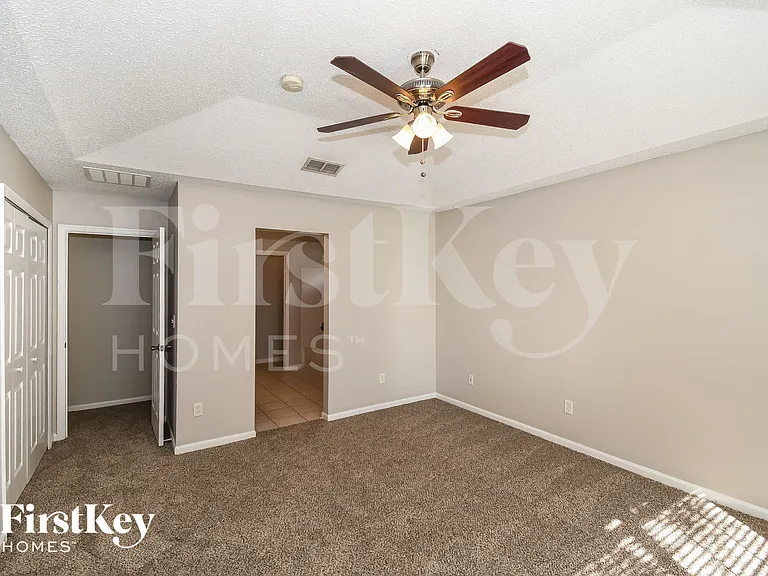 729 Mackenzie Cir — Photo 9