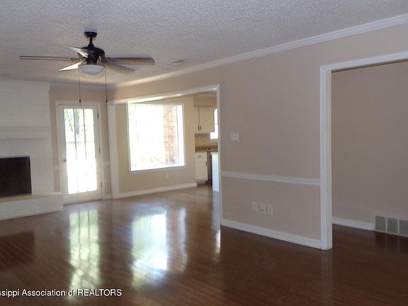 5th image of 7056 Country Oak Dr