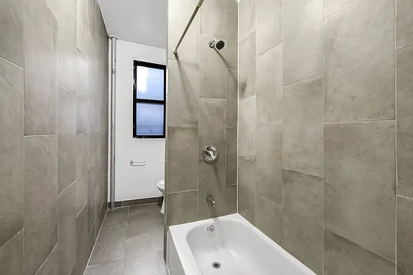 Rented by Monarch Realty Holdings | media 8