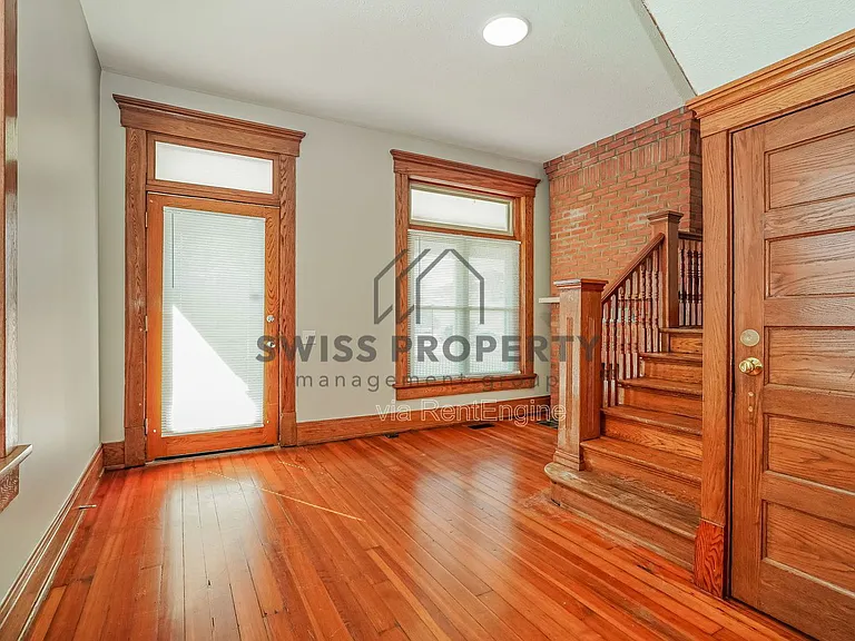 804 E Main St — Photo 5