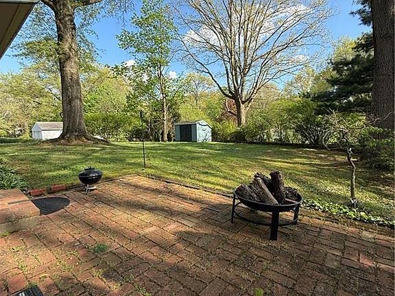 4th image of 1939 Fulton Dr