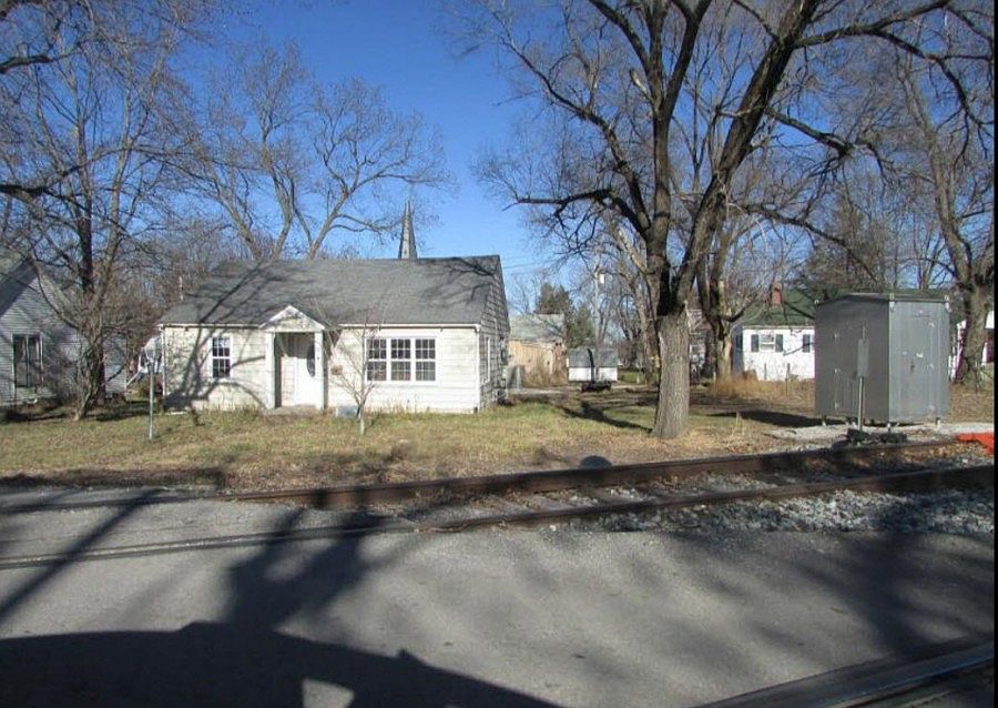 1st image of 306 W 2nd St