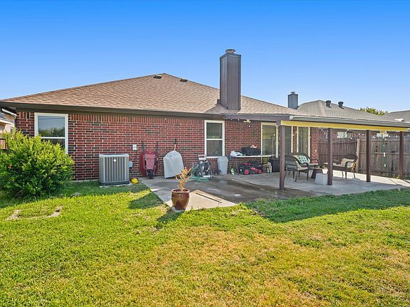 3rd image of 836 W Colony Dr