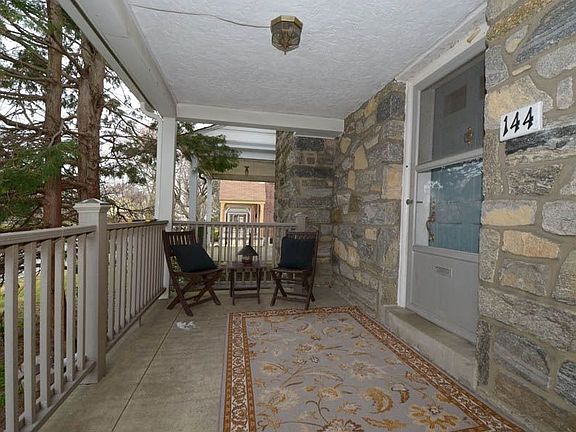 Covered front Porch