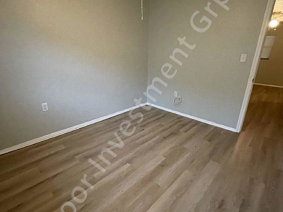 5th image of 820 Douglas St