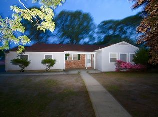 2 Ebon Ln, Coram, NY