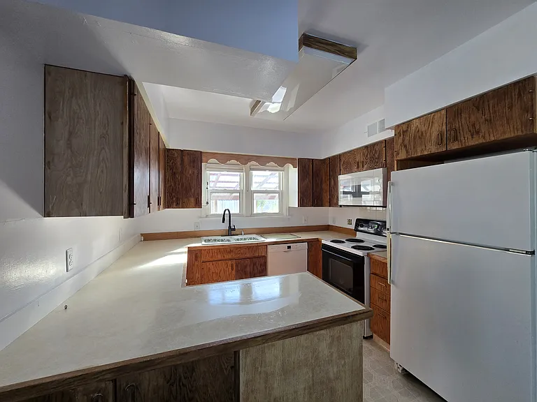 208 2nd Ave NW — Photo 6