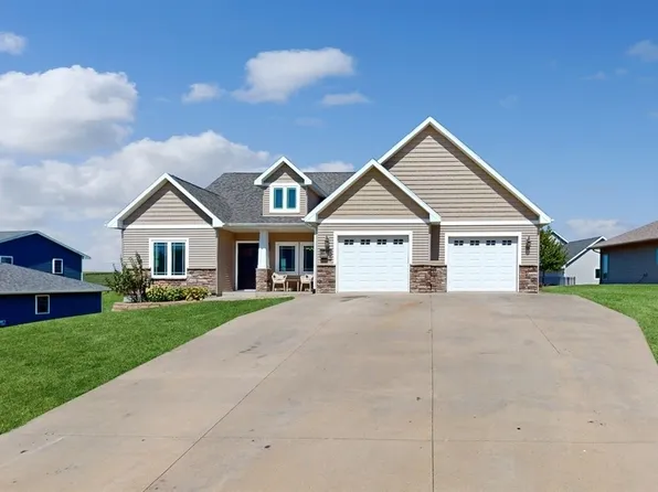 705 N 2nd St, Sully, IA 50251