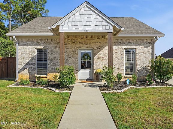 2nd image of 828 Long Leaf Cir