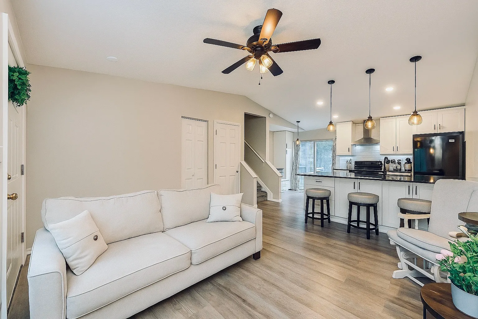 3 bed, 1552 sqft, $2,500 — Photo 3