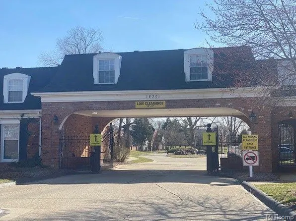 18301 W Thirteen Mile Rd Unit A5, Southfield, MI 48076