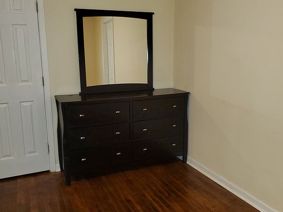4th image of 2952 Diana Dr SW