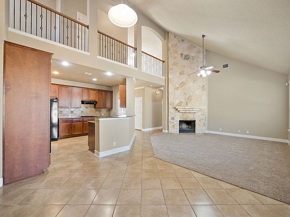 3rd image of 23923 Waterhole Ln