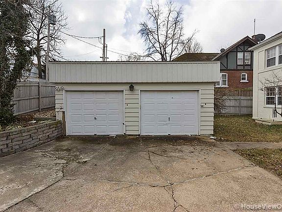 5th image of 448 Marie St