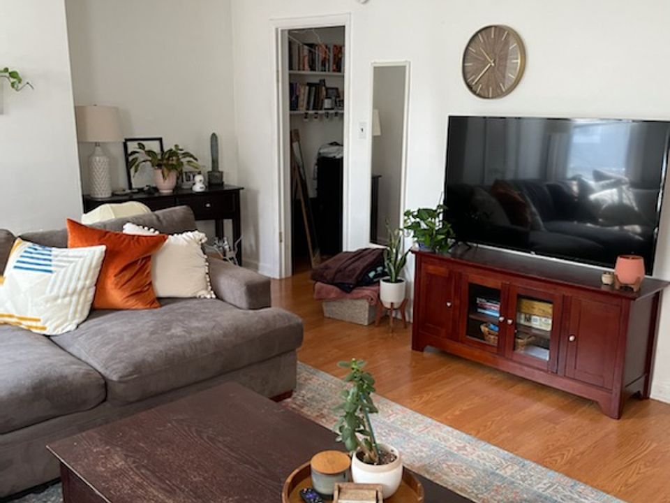 2nd image of 932 N Randolph St #2