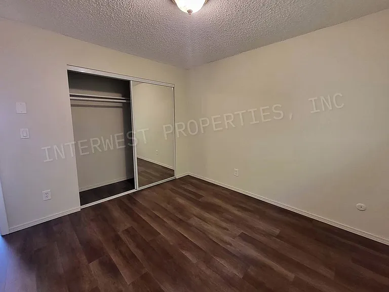 4700 Falls View Ave — Photo 33