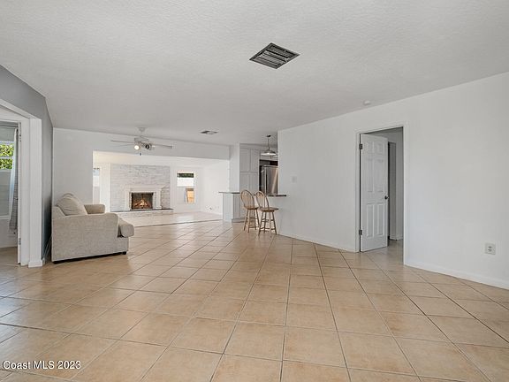 5th image of 2435 Sadler Ln