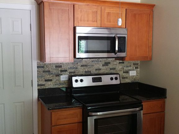 2nd image of 940 Yosemite Trl APT D