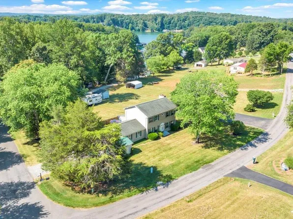 10 Sunny Cove Dr, Moneta, VA 24121