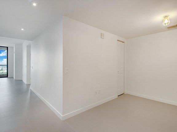 5th image of 1630 NE 1st St #3412