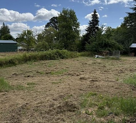 4th image of 57515 Old Portland Rd