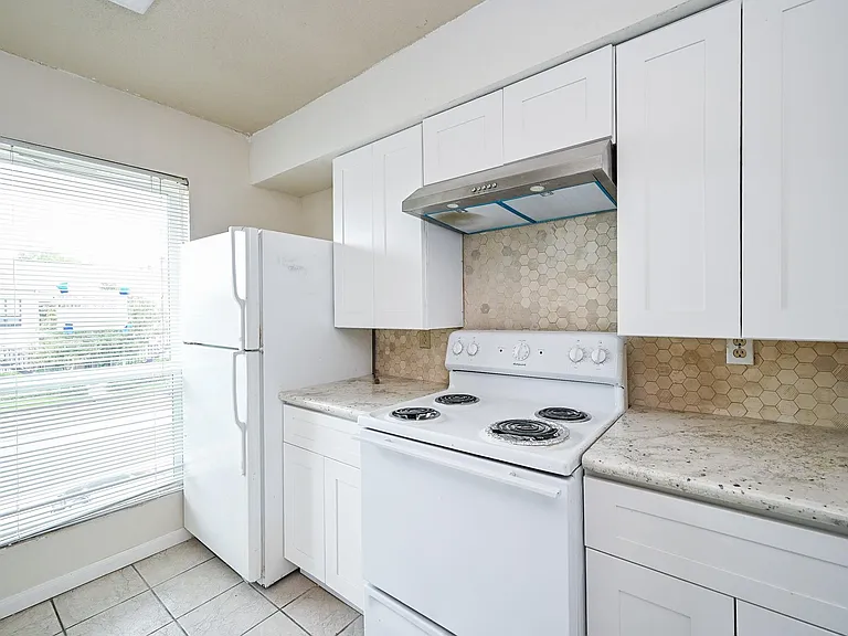3900 Woodchase Dr #86 — Photo 13