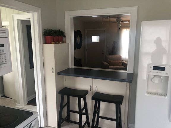 3rd image of 328 W Newell St