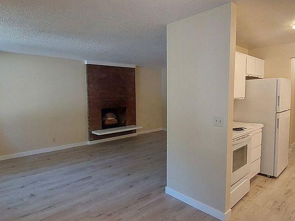 5th image of 2102 Harris Ave #1