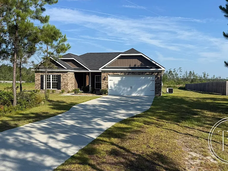 1479 SE Arnold Dr — Photo 3