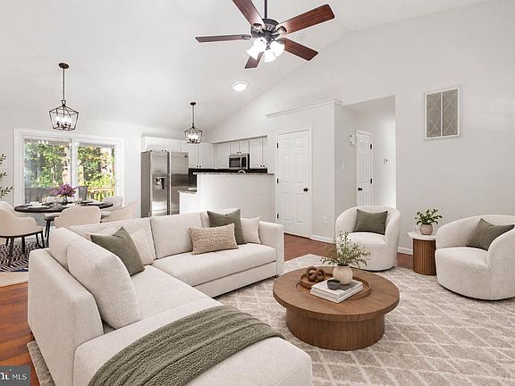 4th image of 1087 Garner Dr