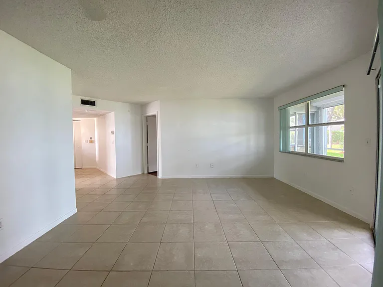 2003 SE 27th Dr #102-A — Photo 11