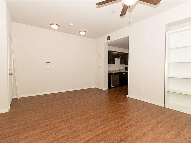 1401 E 4th St #203 — Photo 4