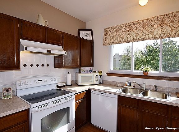4th image of 808 Magnolia Dr