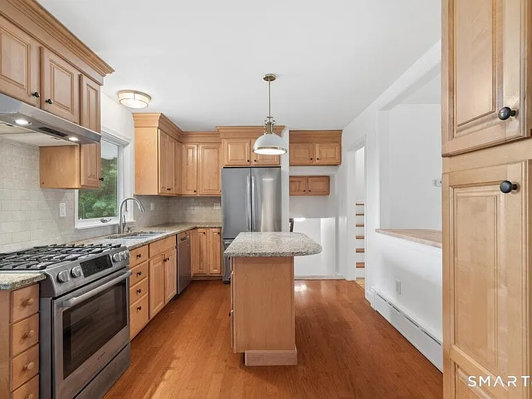 34 Davenport Dr — Photo 6