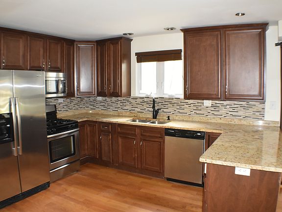 5th image of 20850 London Dr
