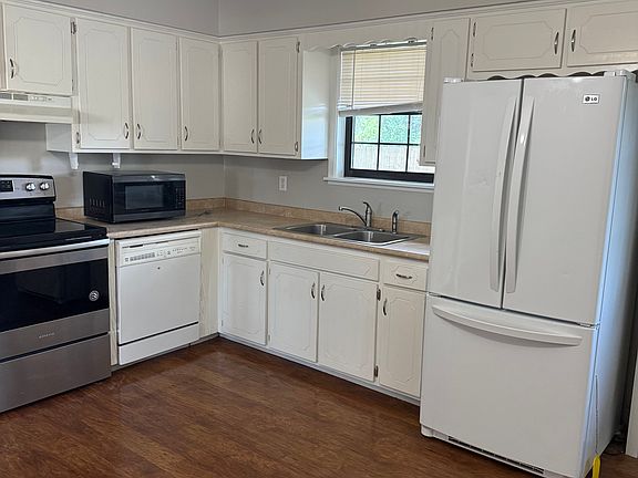 5th image of 904 SE G St