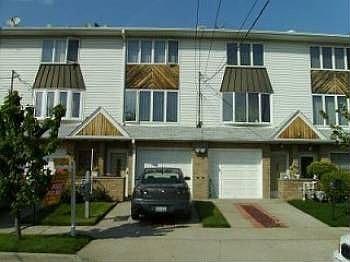 2nd image of 105 Hempstead Ave