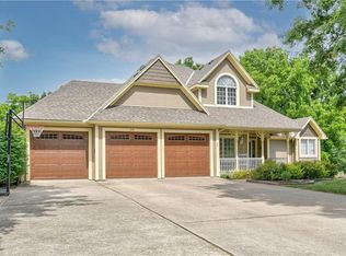 401 Sugarland Dr, Pleasant Hill, MO 64080