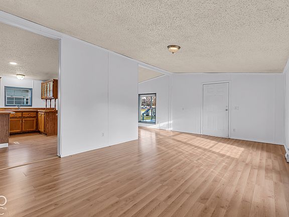 5th image of 833 E Thompson Rd