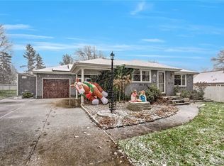 15 Rosewood Dr, West Seneca, NY 14224